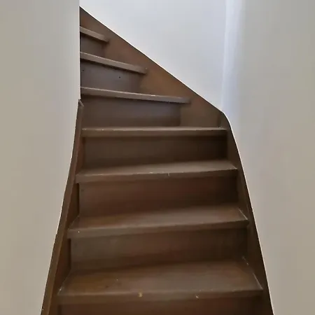 Tolles Dach-apartment Mit Balkon Und Klimaanlage