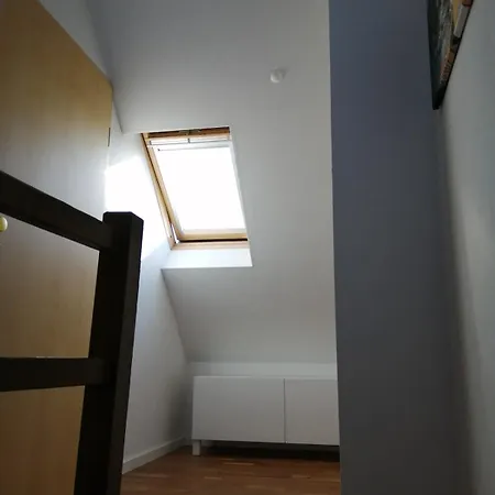 Tolles Dach-apartment Mit Balkon Und Klimaanlage Halle (Saale)