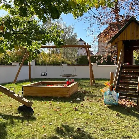 Tolles Dach-apartment Mit Balkon Und Klimaanlage 公寓