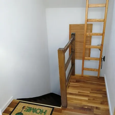 Tolles Dach-apartment Mit Balkon Und Klimaanlage 公寓