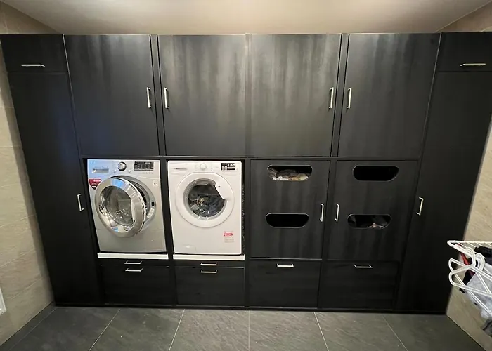 Tolles Dach-apartment Mit Balkon Und Klimaanlage アパート ハレ