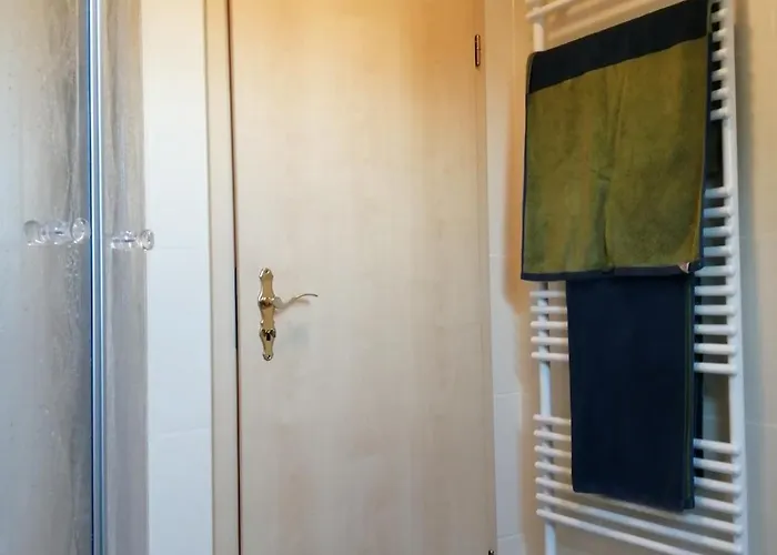 Tolles Dach-apartment Mit Balkon Und Klimaanlage ハレ