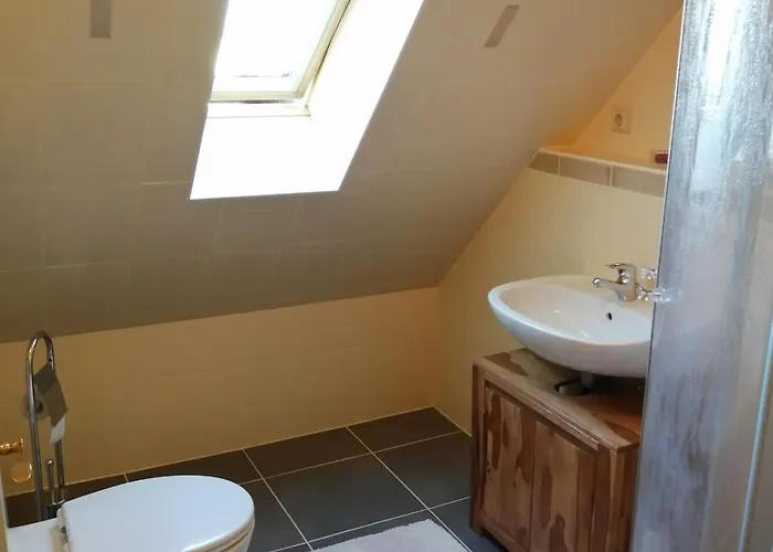 Tolles Dach-apartment Mit Balkon Und Klimaanlage