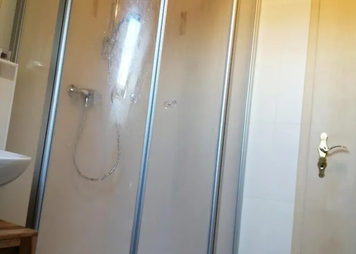 Tolles Dach-apartment Mit Balkon Und Klimaanlage アパート ハレ